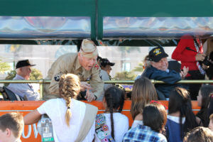 kids meeting veterans during veterans day parade in san diego