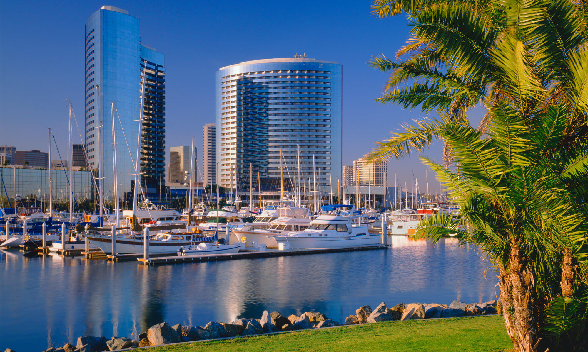 The two towers of the Marriott Marquis Hotel just overlooking a marina in San Diego, CA