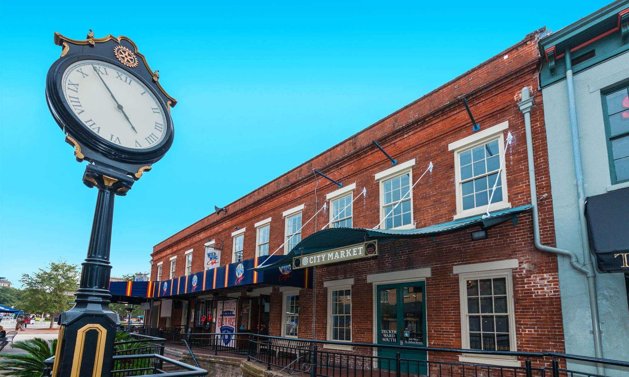An old clock adjacent to City Market in Savannah, GA