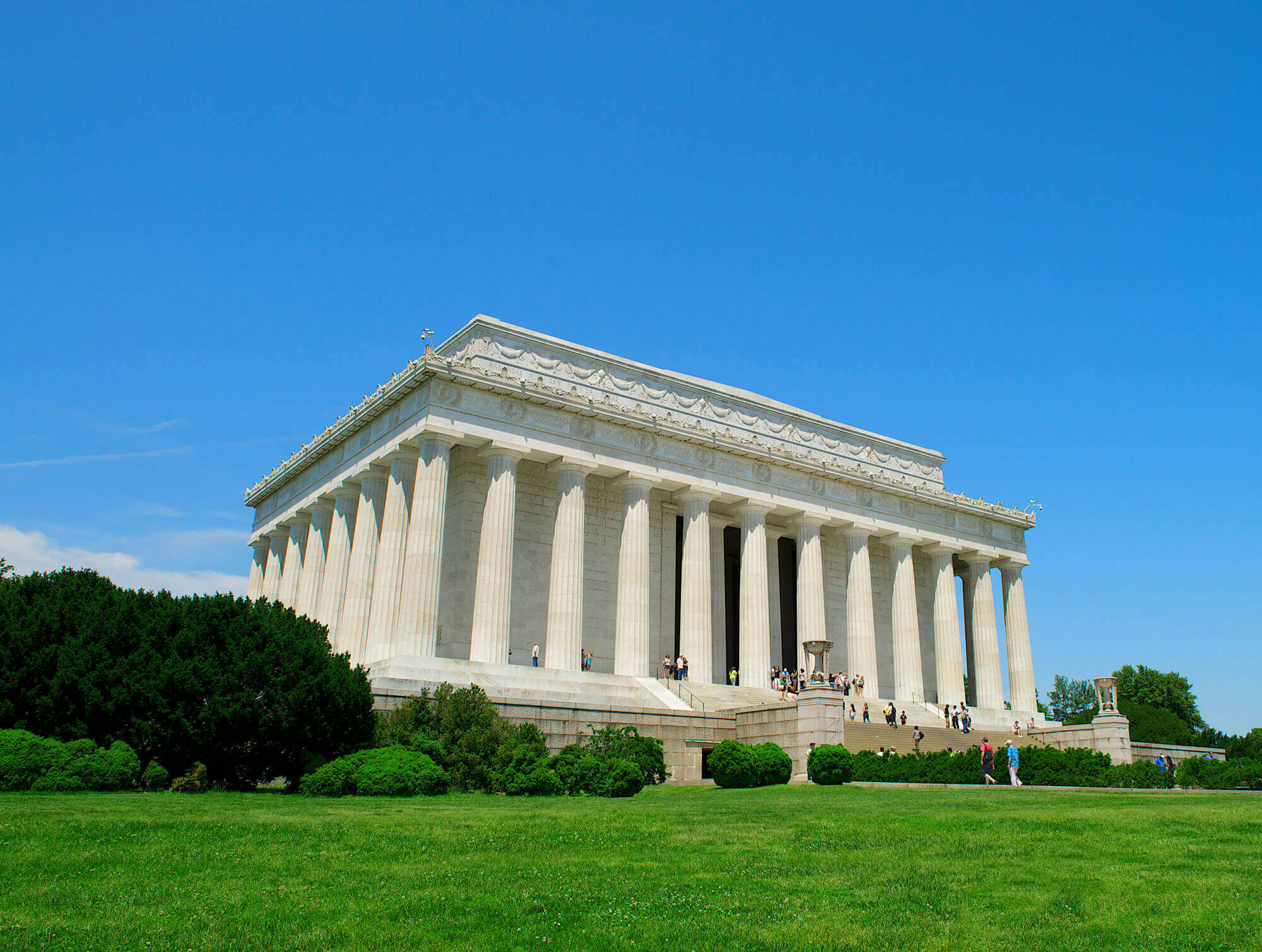 Lincoln memorial in the day time