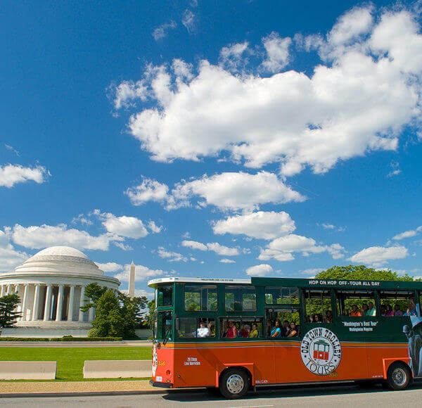 washington dc trolley in front of the jefferson memorial