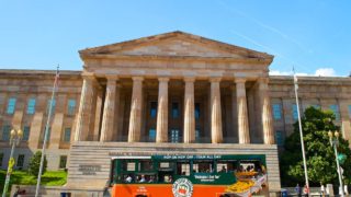 old town trolley tour stop at smithsonian american art museum