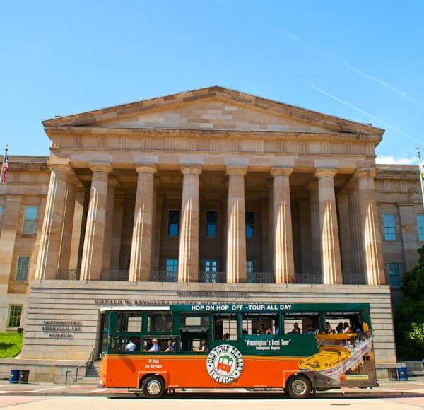 old town trolley tour stop at smithsonian american art museum