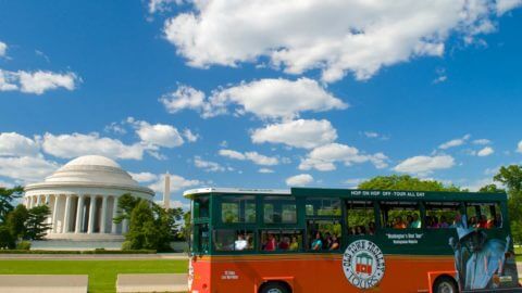 old town trolley tour stop at the Jefferson memorial