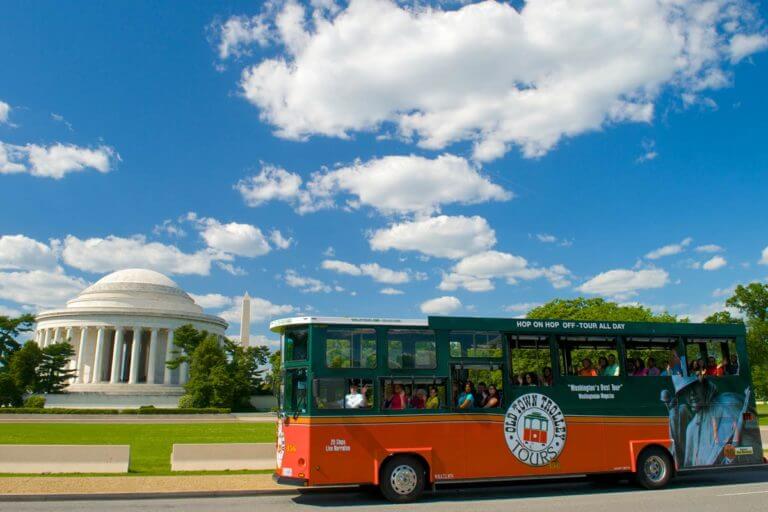 old town trolley tour stop at the Jefferson memorial