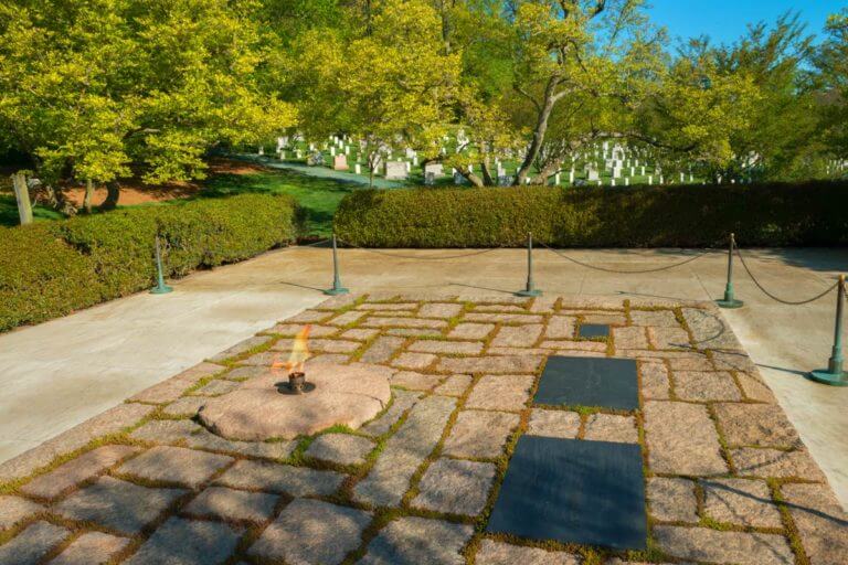 image of john f kennedy gravesite in arlington national cemetery