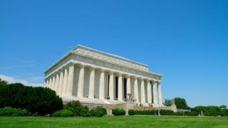 Reasons To Visit Washington DC - lincoln memorial