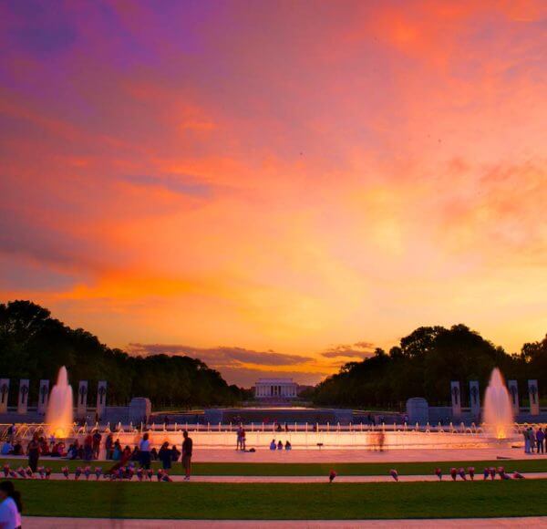 monuments by moonlight tour