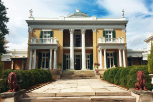 exterior of belmont mansion in nashville tn