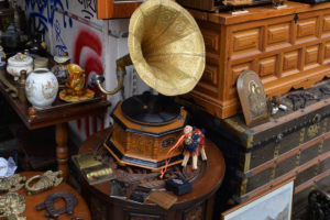 gramophone in Wright Square Antique Mall savannah