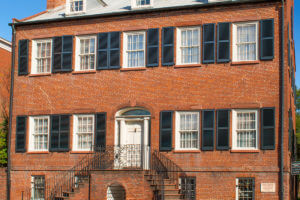 exterior of the davenport house in savannah