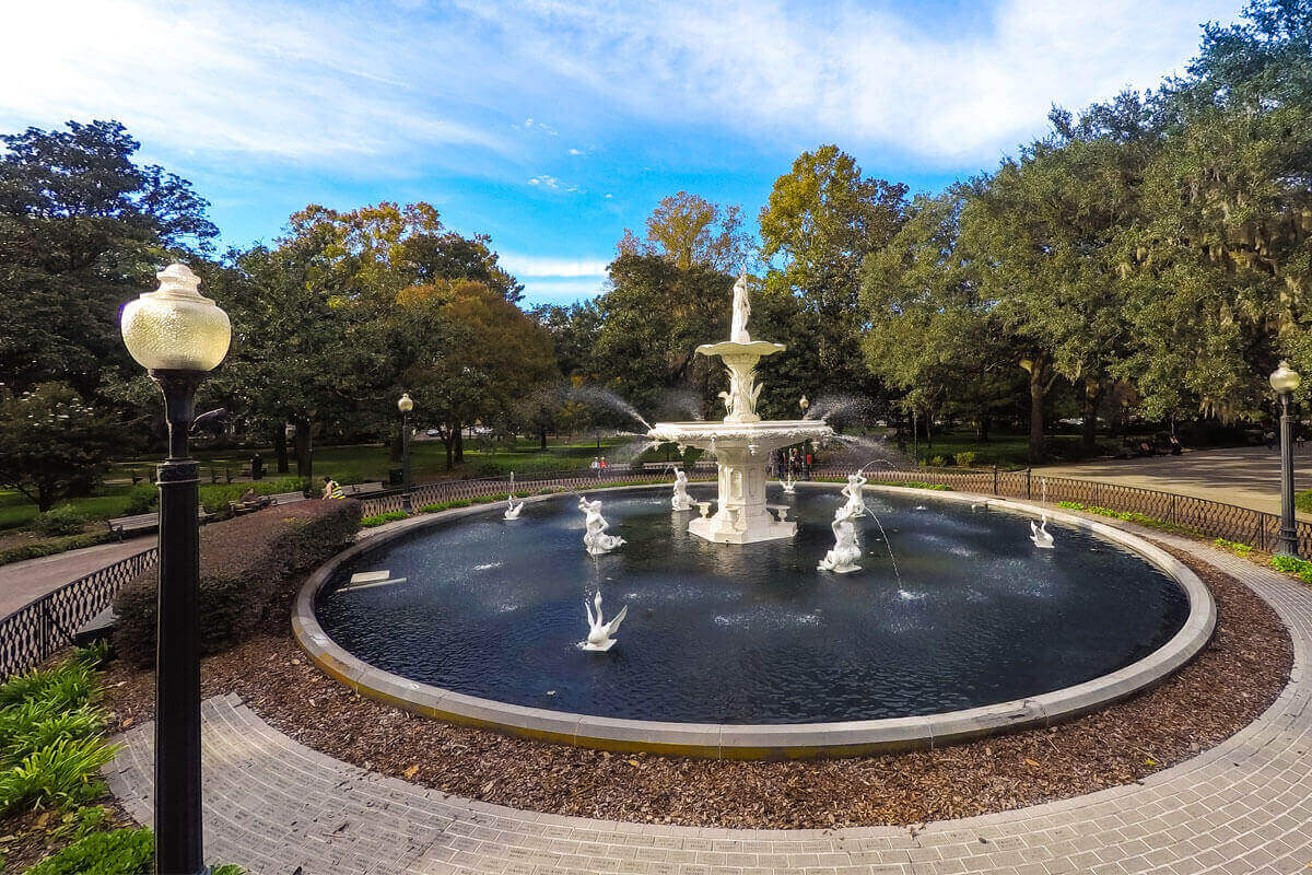 fountain at forsyth park in savannah