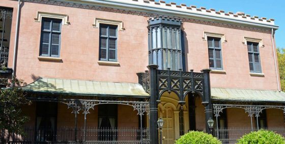 quick driving tour of savannah exterior of Savannah St. John Episcopal Church
