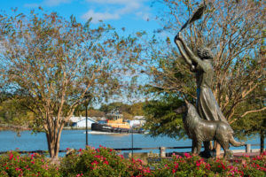 Old Town Trolley tour stop 9 at Waving Girl Statute