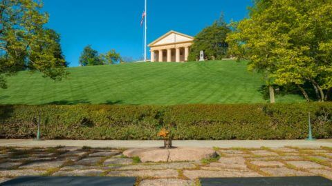 Image of the flat stones and memorial plaque dedicated to John F. Kennedy that surrounds the Eternal Flame in the Arlington National Cemetery