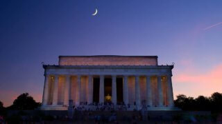 Washington DC monument at night