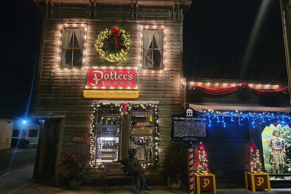 holiday lights at St. Augustine Potter's Wax Museum