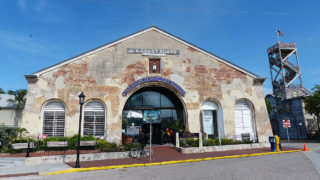 shops at mallory square building exterior