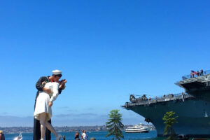 Kissing Sailor Statue San Diego