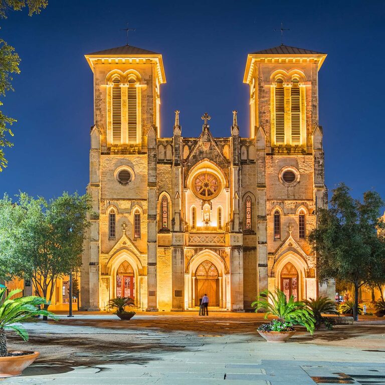 San Fernando Cathedral in San Antonio at night