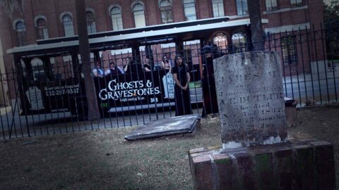 Savannah ghost tour trolley, guests and ghost hosts