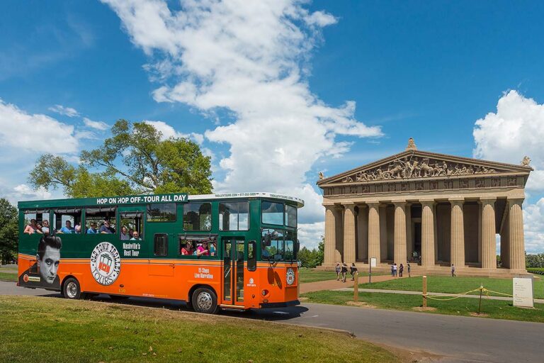 Nashville trolley driving past Parthenon