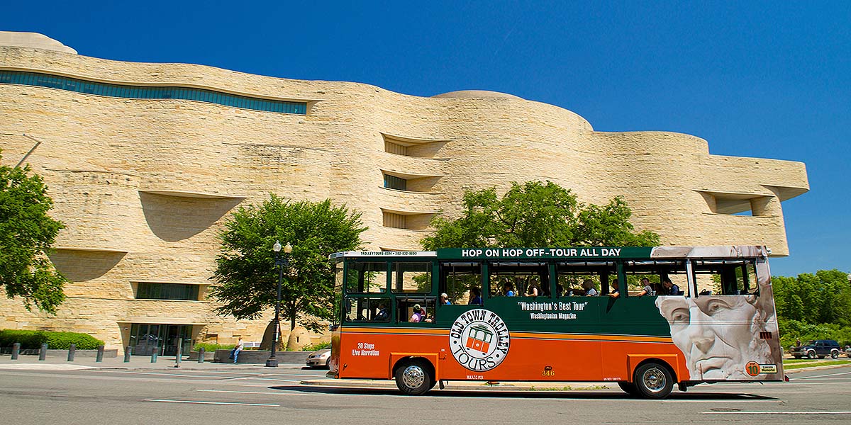 Washington DC trolley driving past Museum of the American Indian