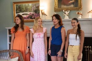 visitors inside Magnolia Plantation house
